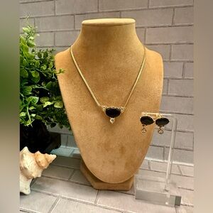 Black cabochon necklace set